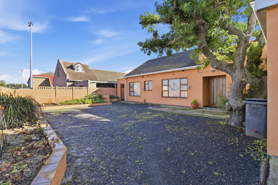 3 Bedroom Property for Sale in Wetton Western Cape
